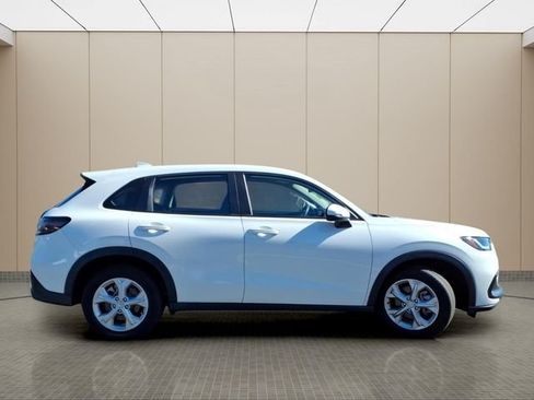 Used 2023 Honda HR-V LX image 7
