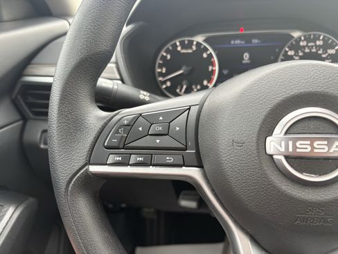 Used 2025 Nissan Altima 2.5 SV FWD image 16