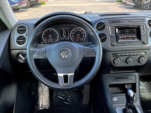 Used 2016 Volkswagen Tiguan S image 7
