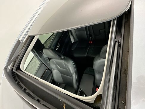 Used 2017 Volvo XC90 T5 Momentum w/ Vision Package FWD image 21