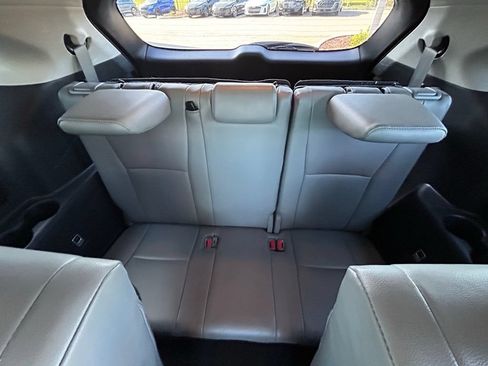 Used 2023 Toyota Highlander XLE FWD image 15