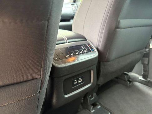 Used 2025 Nissan Pathfinder SV FWD image 24