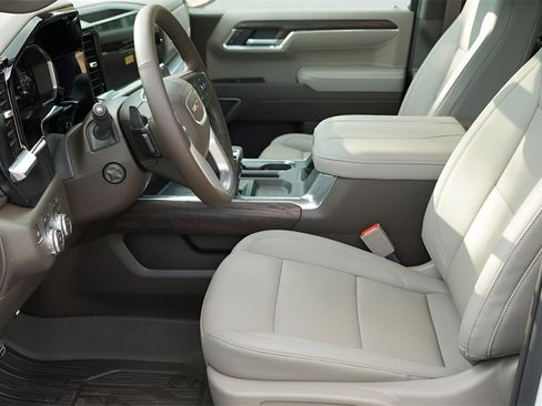 New 2026 GMC Sierra 1500 SLT image 9