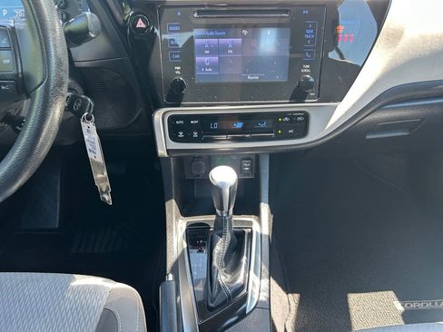 Used 2018 Toyota Corolla LE FWD image 15