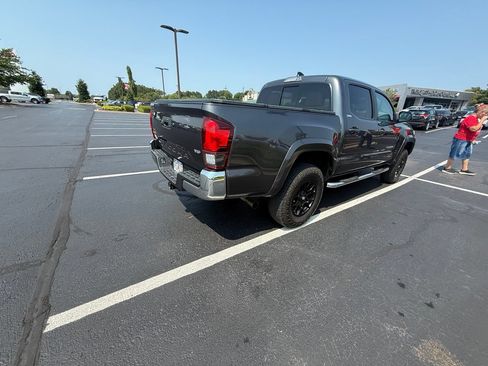 Used 2020 Toyota Tacoma SR5 AWD/4WD image 5