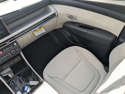 New 2026 Hyundai Tucson SE image 19