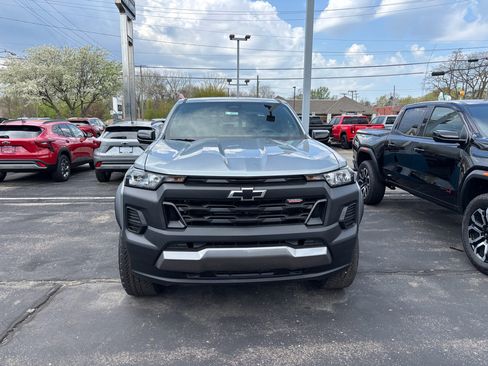 New 2026 Chevrolet Colorado Trail Boss w/ Midnight Edition AWD/4WD image 8