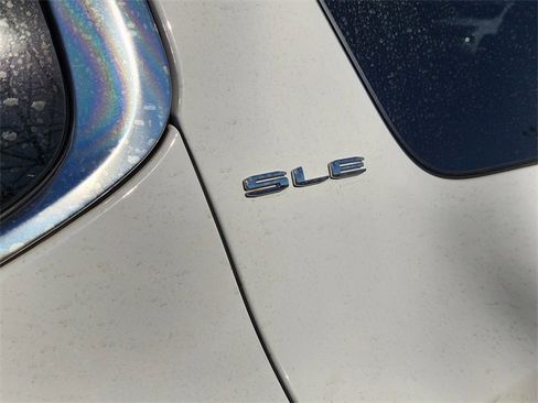 Used 2023 GMC Acadia SLE w/ Driver Convenience Package image 8