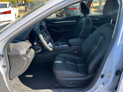 New 2025 Nissan Altima 2.5 SR image 13