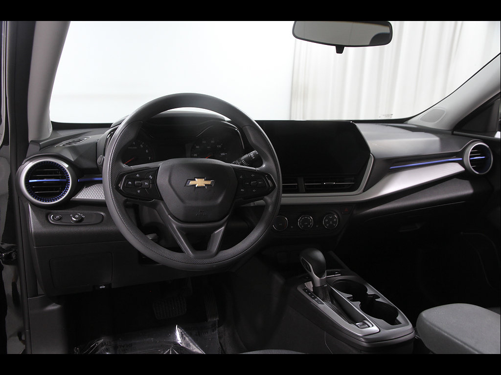 Used 2024 Chevrolet Trax LS w/ LS Convenience Package FWD image 6