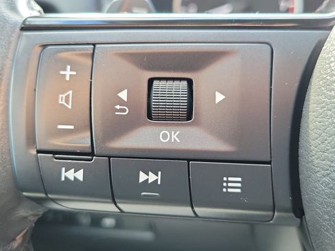 Used 2023 Nissan Rogue SL w/ SL Premium Package image 19