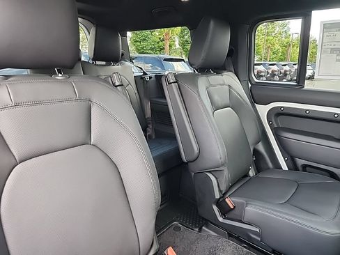 New 2026 Land Rover Defender 130 X-Dynamic SE AWD/4WD image 17