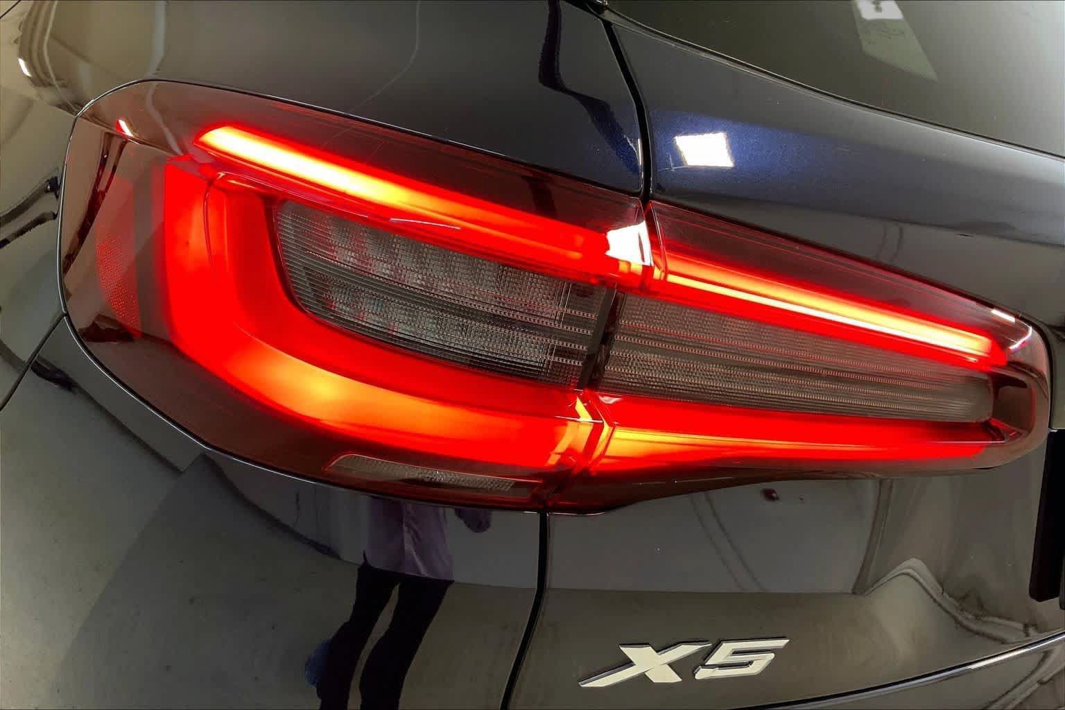 Used 2022 BMW X5 xDrive40i w/ M Sport Package AWD/4WD image 28