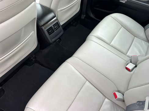 Used 2016 Toyota Avalon XLE image 12