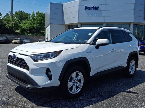 Used 2021 Toyota RAV4 XLE w/ Convenience Package AWD/4WD image 3