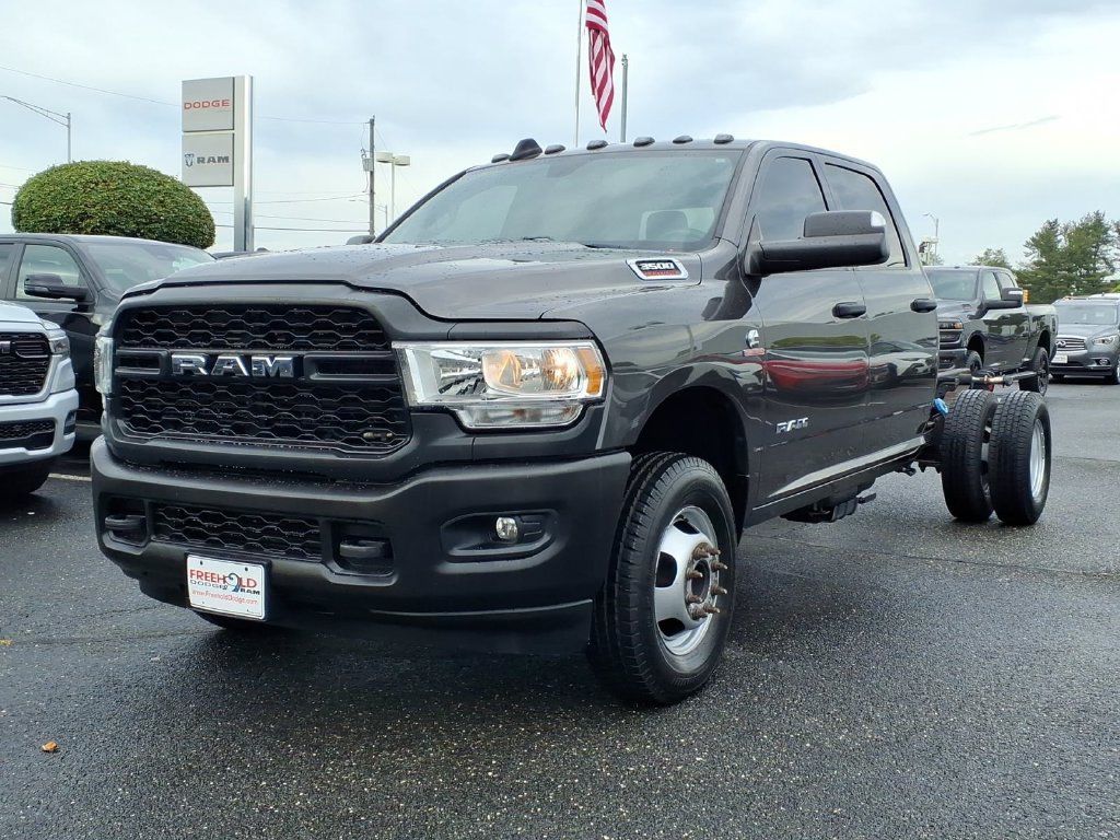Used 2022 RAM 3500 Tradesman w/ Max Tow Package RWD image 3
