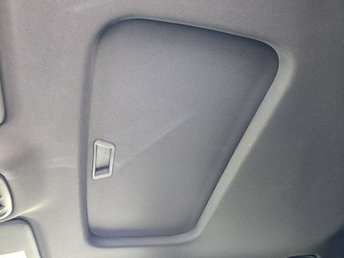 Certified 2025 Chevrolet Trax RS w/ Sunroof Package FWD image 18
