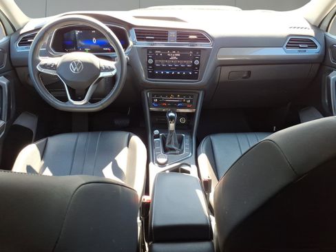 Used 2022 Volkswagen Tiguan SE image 9