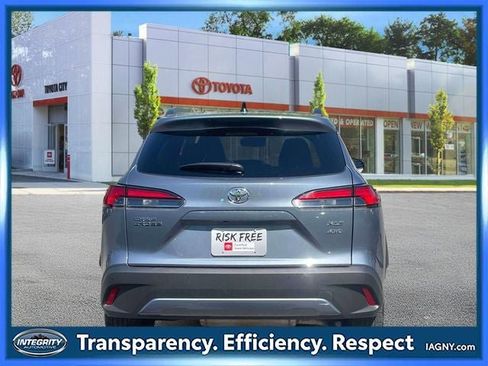 Used 2025 Toyota Corolla Cross XLE AWD/4WD image 6