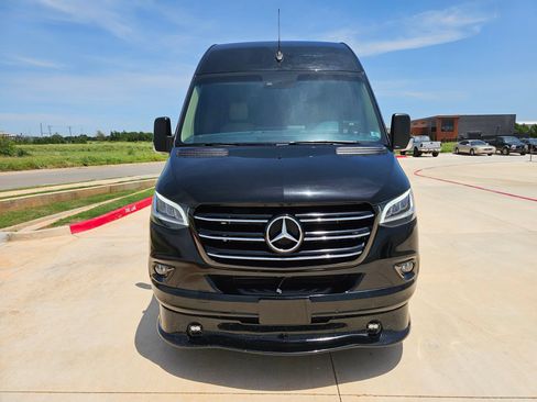 Used 2019 Mercedes-Benz Sprinter 3500 image 8