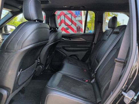 Used 2023 Jeep Grand Cherokee Altitude AWD/4WD image 13