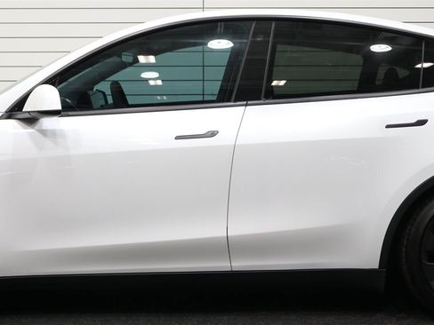 Used 2023 Tesla Model Y Performance image 43