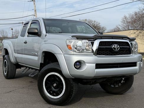 Used 2011 Toyota Tacoma 4x4 Access Cab w/ SR5 Pkg #2 image 2