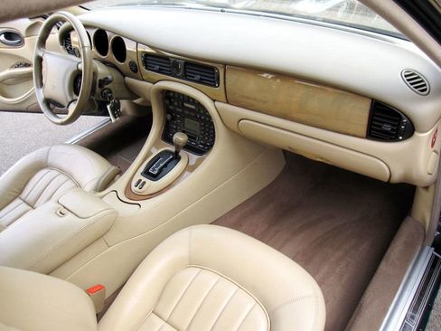 Used 2000 Jaguar XJ8 image 23