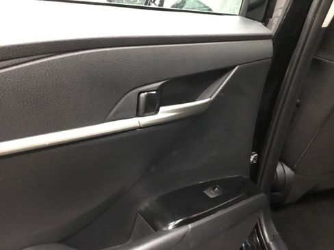 Used 2025 Toyota Camry SE FWD image 11