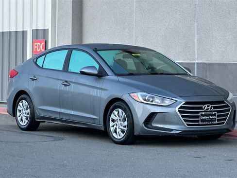 Used 2018 Hyundai Elantra SE image 2