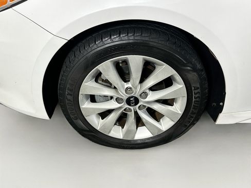 Used 2018 Kia Optima LX w/ 17" Alloy Wheels Package FWD image 11