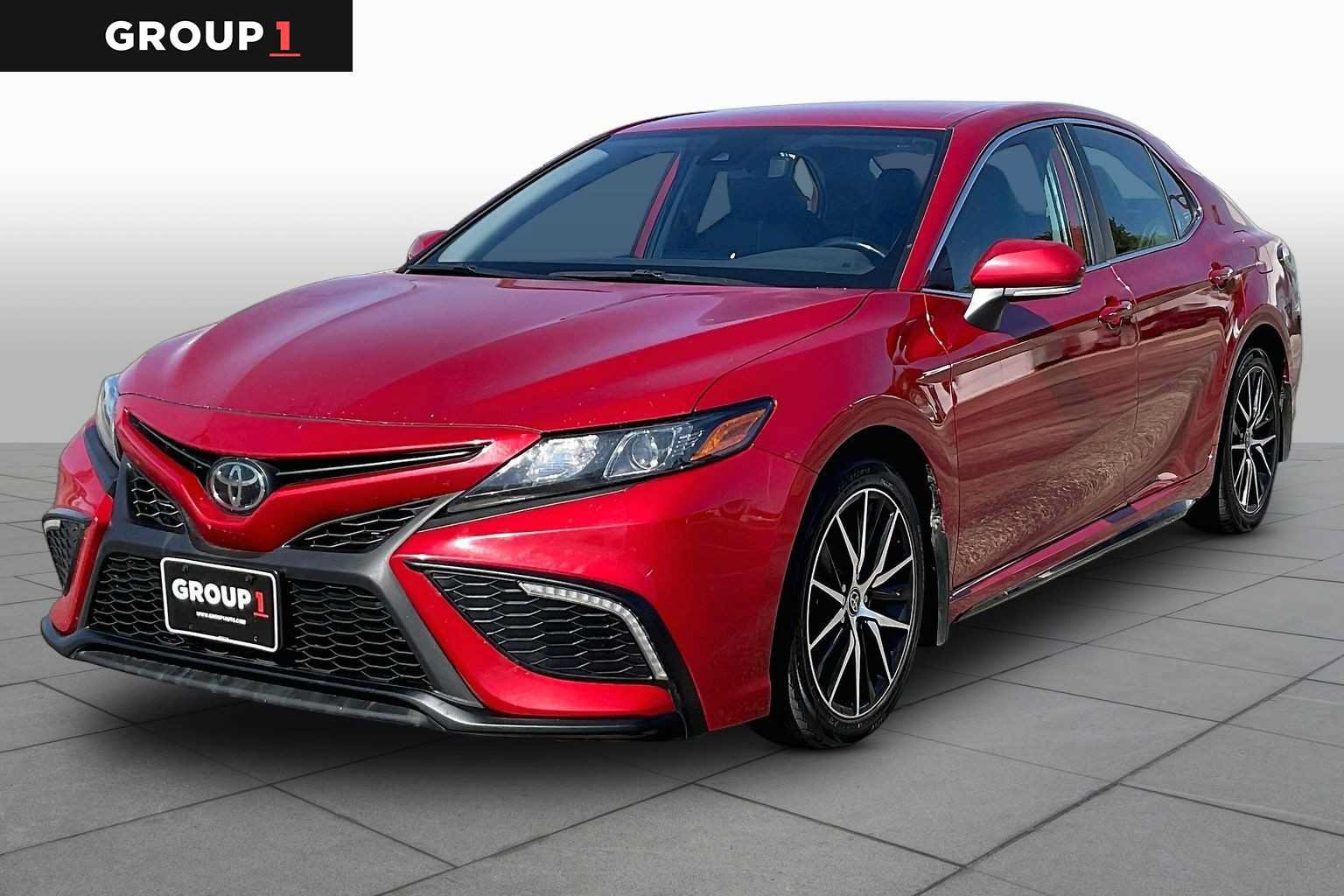 Used 2023 Toyota Camry SE FWD image 1