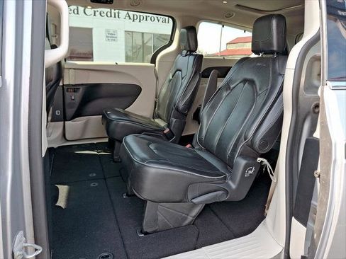 Used 2020 Chrysler Pacifica Limited FWD image 12