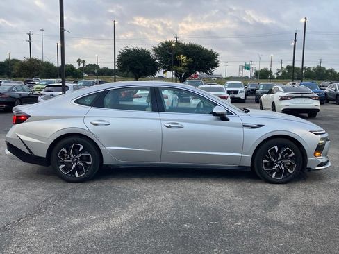 Used 2025 Hyundai Sonata SEL FWD image 4