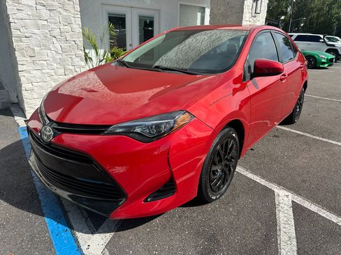 Used 2018 Toyota Corolla LE image 3