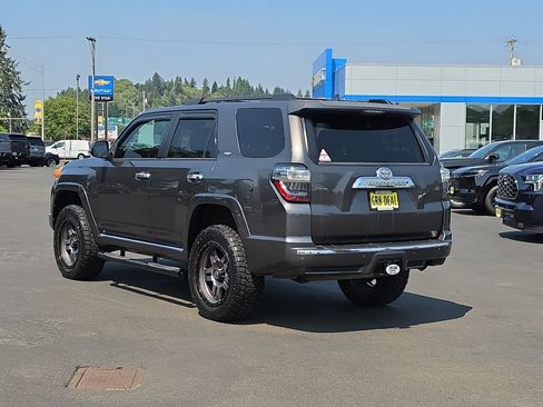Used 2013 Toyota 4Runner SR5 AWD/4WD image 4