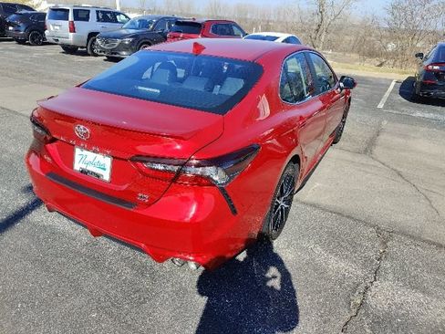 Used 2022 Toyota Camry SE w/ Cold Weather Package image 7