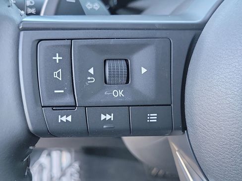 New 2025 Nissan Pathfinder SV w/ Black Appearance Package image 11