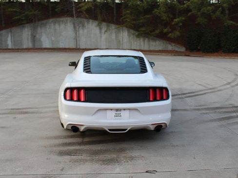 Used 2016 Ford Mustang Coupe image 4