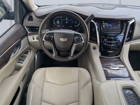 Used 2016 Cadillac Escalade Luxury image 20