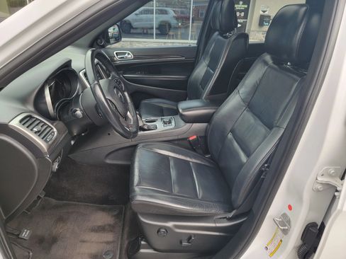 Used 2018 Jeep Grand Cherokee Limited AWD/4WD image 9