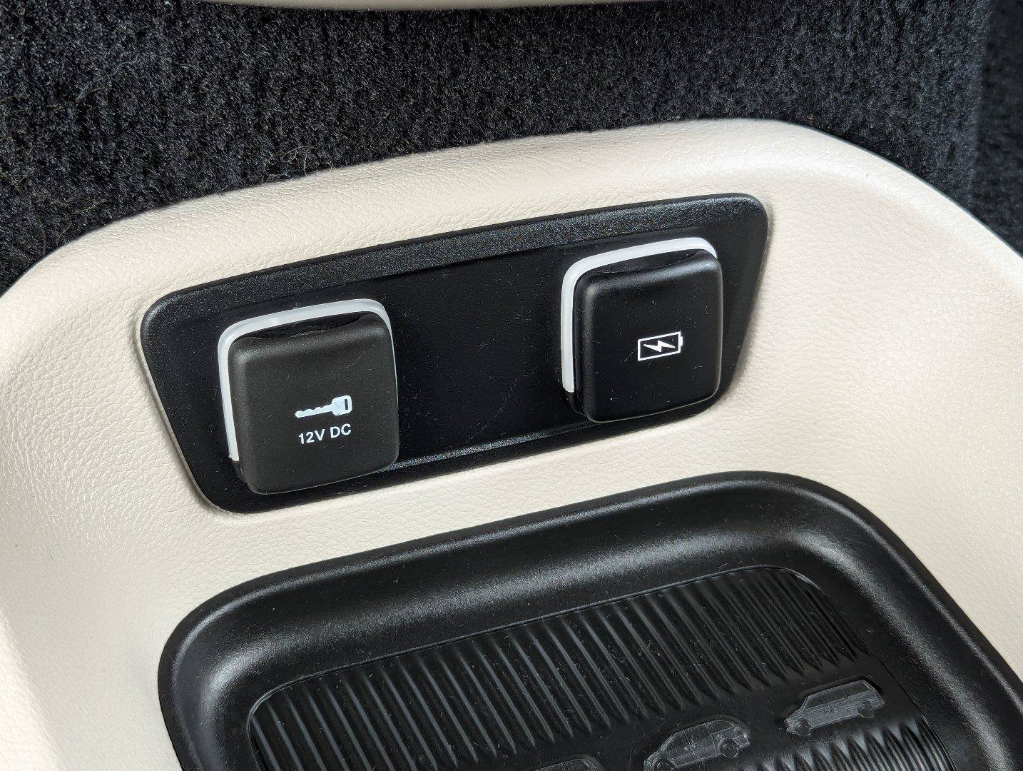 Used 2021 Chrysler Pacifica Touring-L w/ Uconnect Theater Family Group AWD/4WD image 26