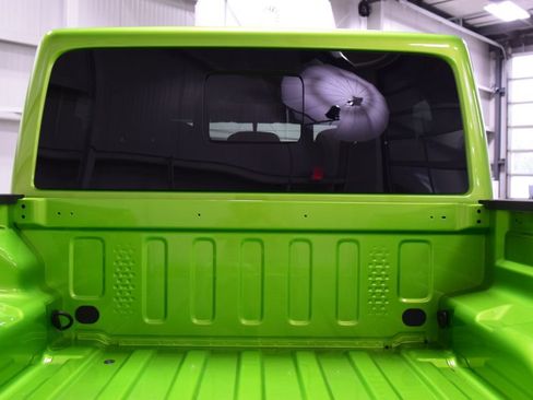 Used 2025 Jeep Gladiator Mojave AWD/4WD image 20