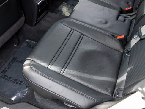 Certified 2023 Porsche Cayenne Platinum Edition w/ Performance Package image 41