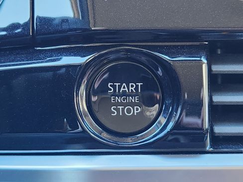 Used 2025 Nissan Pathfinder Platinum image 28