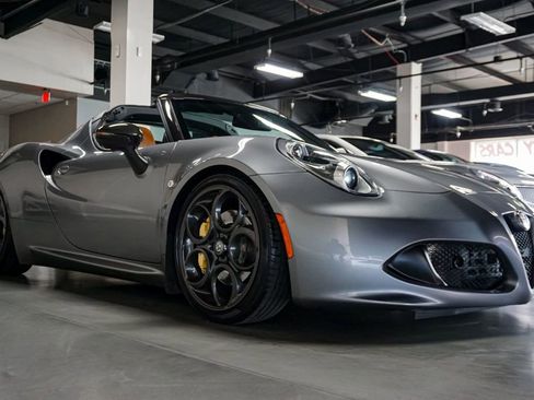 Used 2020 Alfa Romeo 4C Spider w/ Bright Package RWD image 4