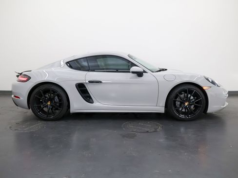 Used 2019 Porsche 718 Cayman RWD image 2