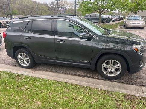 Used 2019 GMC Terrain SLE w/ Driver Convenience Package image 4