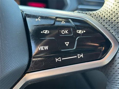 Used 2022 Volkswagen Tiguan SE R-Line image 34