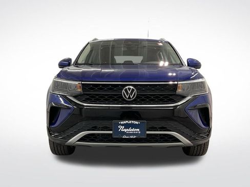Used 2023 Volkswagen Taos SE w/ Panoramic Sunroof Package AWD/4WD image 5
